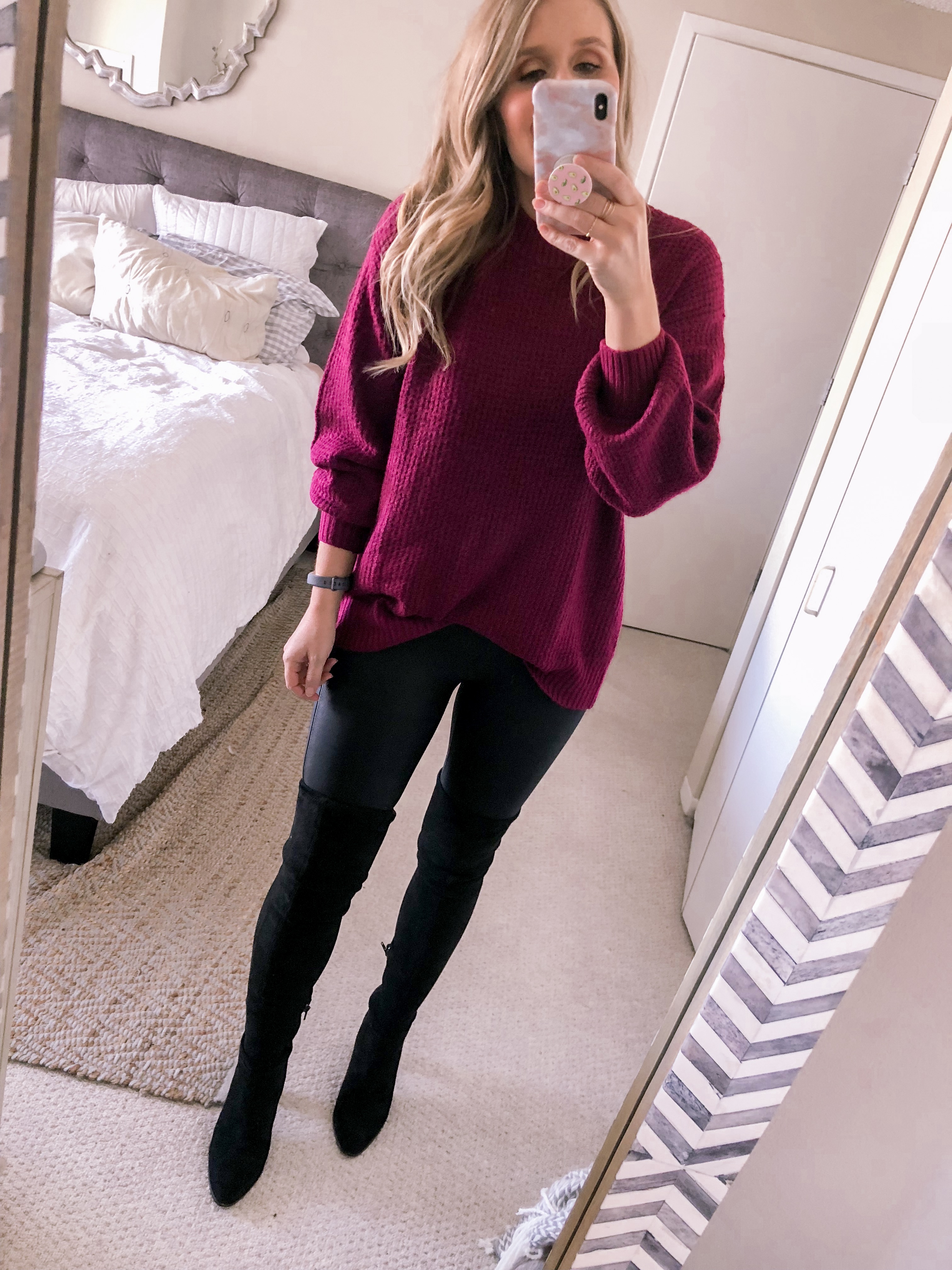 Comfy beige top over burgundy leather pants.  Outfits with leggings, Leather  leggings outfit, Leggings outfit fall